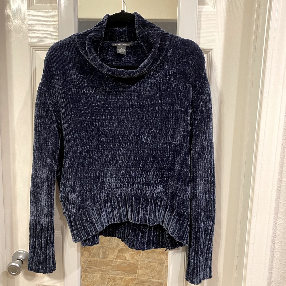 Knit sweater turtle neck